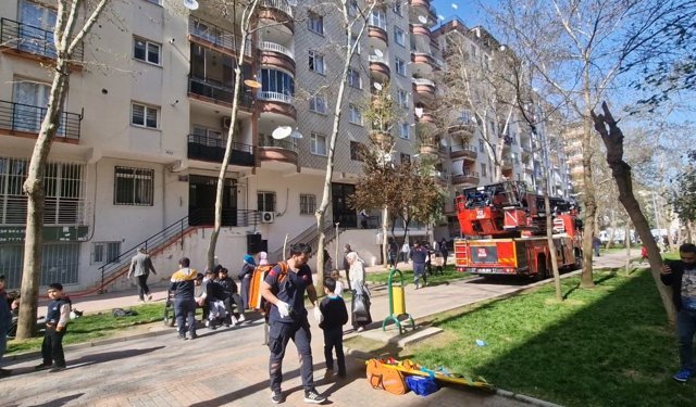 Diyarbakır'da 7 katlı apartmanda yangın; 5 kişi dumandan etkilendi