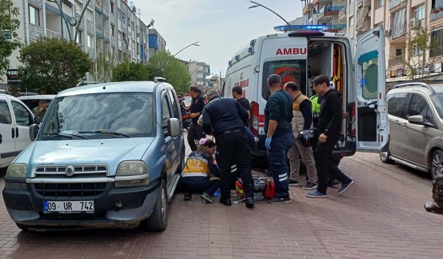 Hafif ticari araç ile çarpışan motosikletin sürücüsü Sude, hayatını kaybetti; kaza anı kamerada