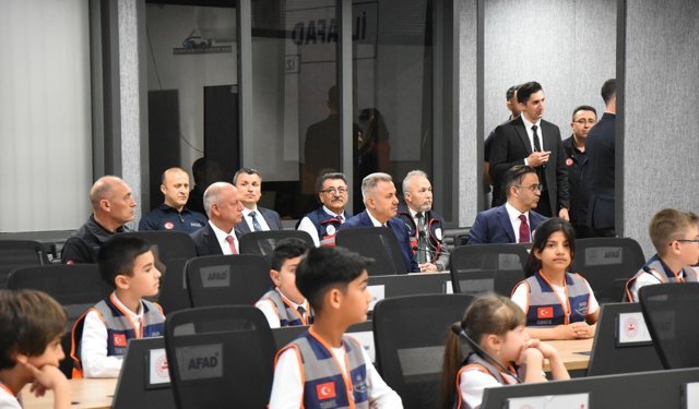 İzmir'de 'afeti' çocuklar yönetti/Ek fotoğraflar