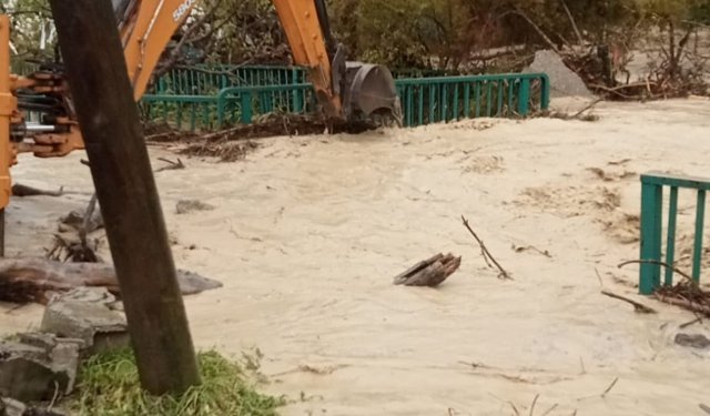 Kadirli'de 2 kişinin öldüğü sel felaketinin izleri siliniyor (3)