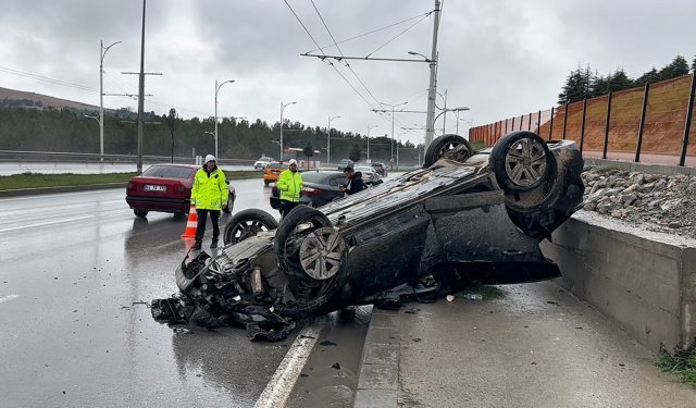 Karşı yöne geçen otomobil, başka bir araçla çarpışıp takla attı