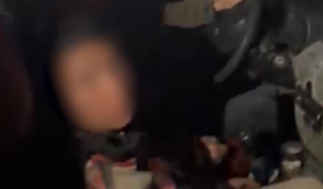 Kars'ta durdurulan hafif ticari araçtan 6 kaçak göçmen çıktı