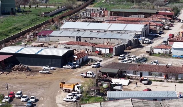 Kavga ihbarına giden polisler, çiçeklerle karşılandı