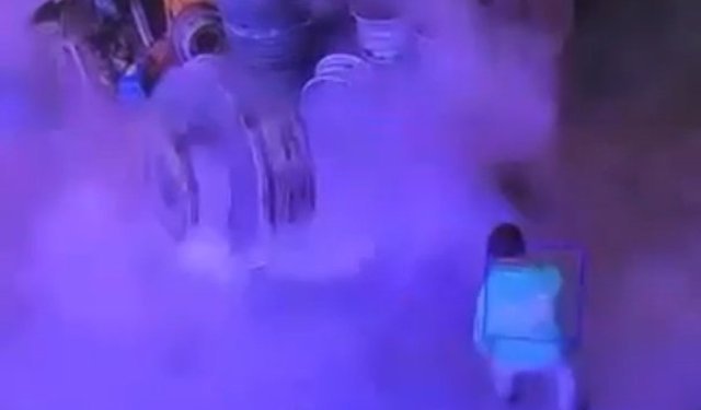 Lastiğin tamir sırasında patlaması kamerada