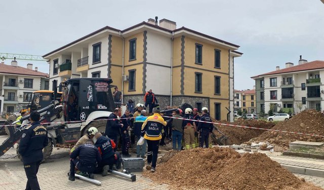 Manisa'da kanalizasyon çalışmasında göçük; 1 işçi toprak altında kaldı