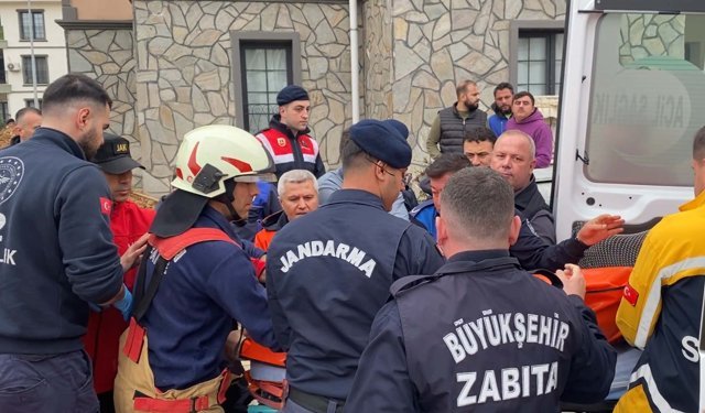 Manisa'da kanalizasyon çalışmasında göçük; 1 ölü (2)