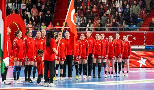 Milli maçta kalp krizi geçiren gazeteci, hayatını kaybetti