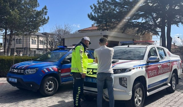 Motosikleti yüzüstü yatarak kullanan sürücüye 88 bin TL ceza