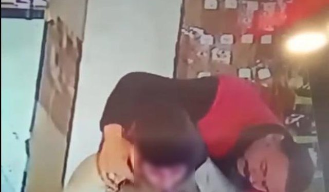 Nefes borusuna yiyecek kaçan öğrenciyi Heimlich manevrasıyla kurtardı