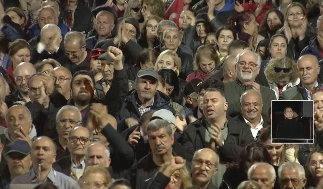 Özgür Özel, Ataşehir'de konuştu