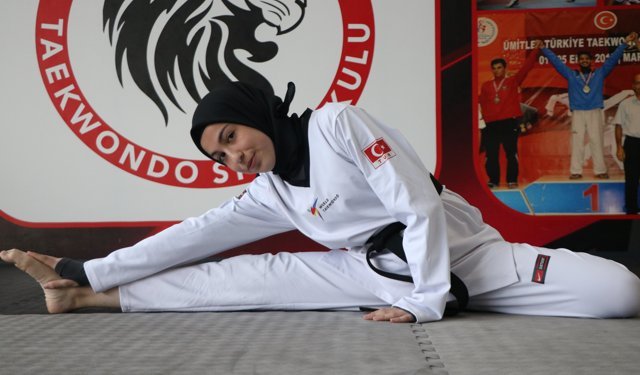 Salondaki çocukları izleyip tekvandoya başlayan işitme engelli Fatma'nın hedefi Avrupa şampiyonluğu