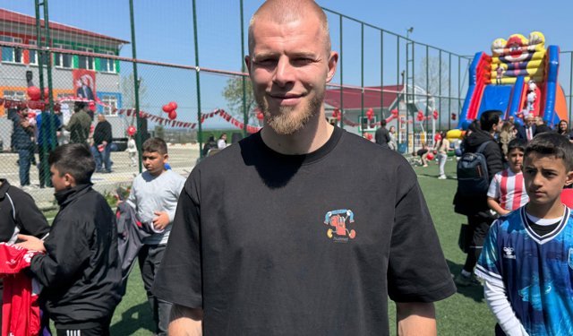 Samsunsporlu futbolcular, 23 Nisan Ulusal Egemenlik ve Çocuk Bayramı için çocuklarla buluştu