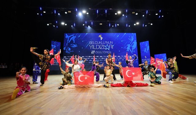 Selçuklu Belediyespor Kulübü sporcuları ödüllerini aldı