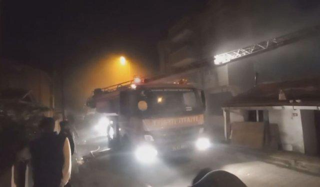 Silivri'de gecekonduda çıkan yangın söndürüldü