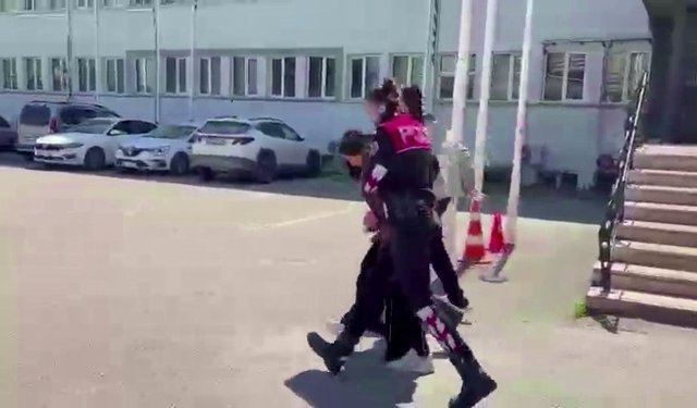 Sokakta tartıştığı kadını, canlı yayında bıçakla kulağından yaraladı (2)