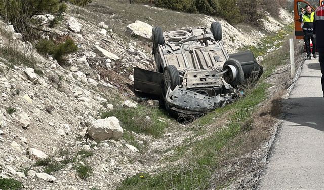 Takla atan otomobilde 2'si çocuk 4 kişi yaralandı