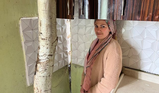 Yüksekova'da yıldırım düşen evin duvarı boydan boya yarıldı