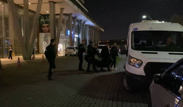 Zeytinburnu'nda kızını silahla öldürüp, eski eşini ağır yaralayan şüpheli kaçtı