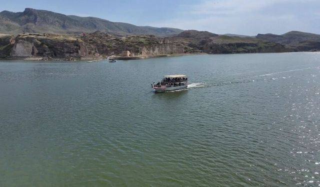 12 bin yıllık geçmişe sahip Hasankeyf'te bayram yoğunluğu/Ek fotoğraflar