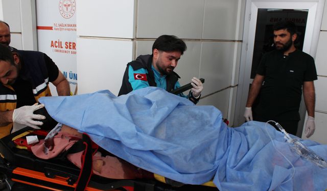 4'üncü kattan düşen işçi sırtına saplanan demirle hastaneye kaldırıldı
