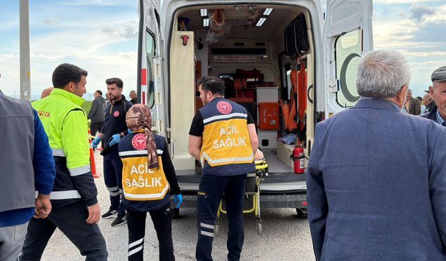 Aksaray'da servis minibüsü ile kamyonet çarpıştı: 5 yaralı