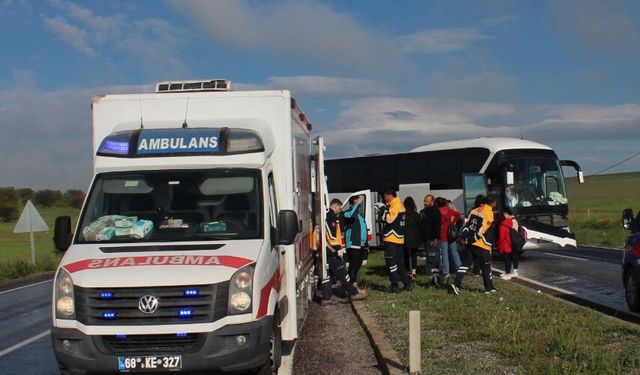 Aksaray'da tur otobüsü kaza yaptı: 16 yaralı / Ek fotoğraflar