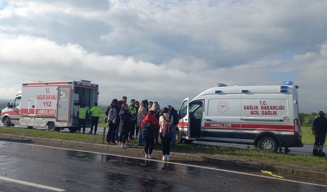Aksaray'da tur otobüsü kaza yaptı: 16 yaralı