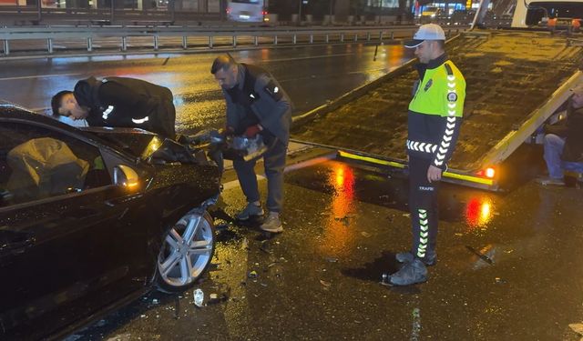 Avcılar'da üç aracın karıştığı zincirleme kaza: 2 yaralı