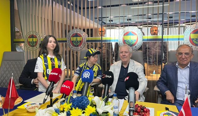 Aziz Yıldırım'dan Sakarya Fenerbahçeliler Derneği'ne ziyaret