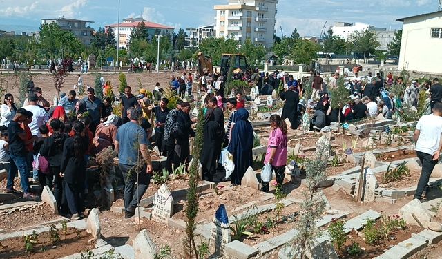 Batman'da arife günü mezarlıklarda yoğunluk