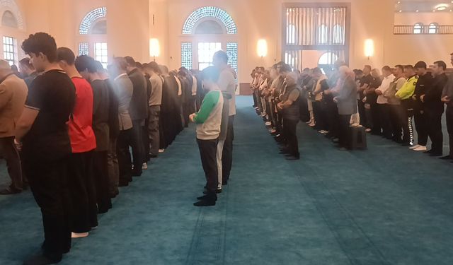 Batman'da, bayram namazında camiler doldu