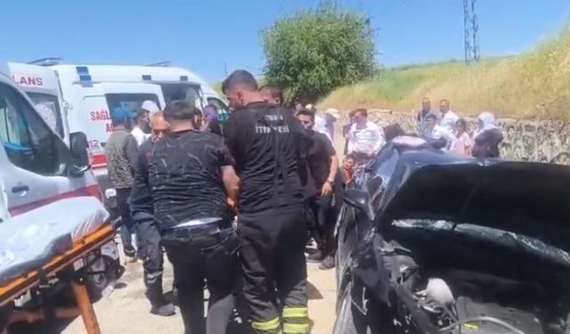 Batman'da otomobil, istinat duvarına çarptı; 6 yaralı