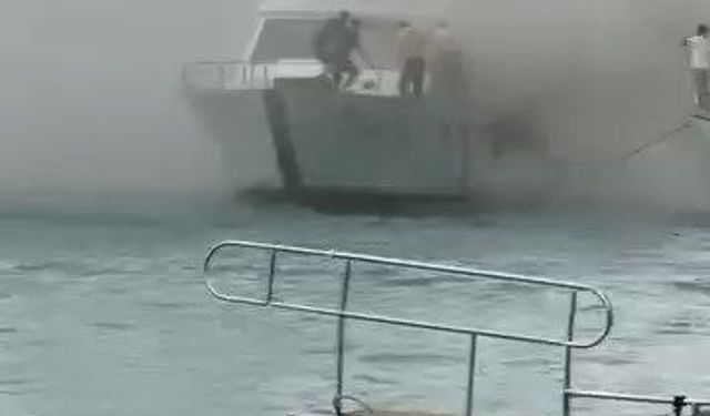 Bebek sahili açıklarında teknede yangın -1