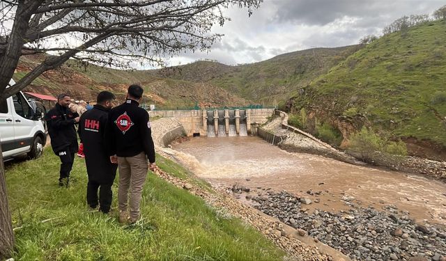 Bingöl'de kayıp Parkinson hastası emekli öğretmen 3 gündür aranıyor