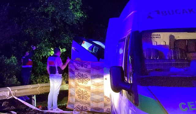 Burdur'da 4 aracın karıştığı zincirleme kaza: 4 ölü, 11 yaralı (2)