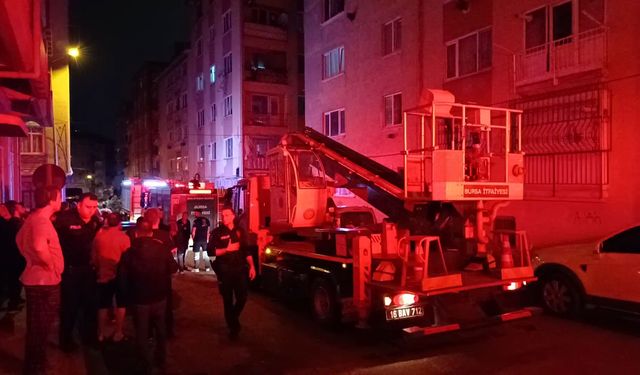 Bursa'da apartman dairesinde çıkan yangın söndürüldü