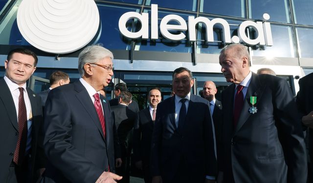 Cumhurbaşkanı Erdoğan, 'Astana Alem AI Yapay Zeka Merkezi'ni ziyaret etti