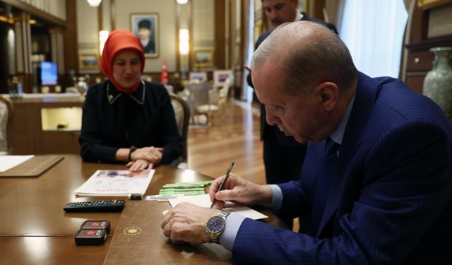 Cumhurbaşkanı Erdoğan, Türk Kızılaya kurban bağışında bulundu
