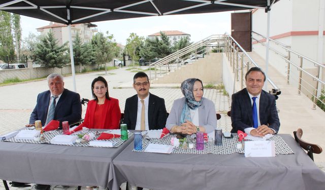 Doğuştan bedensel engelli Hanifi, azmiyle müdürlüğü kadar yükseldi: Engelli arkadaşlar mücadele etsinler