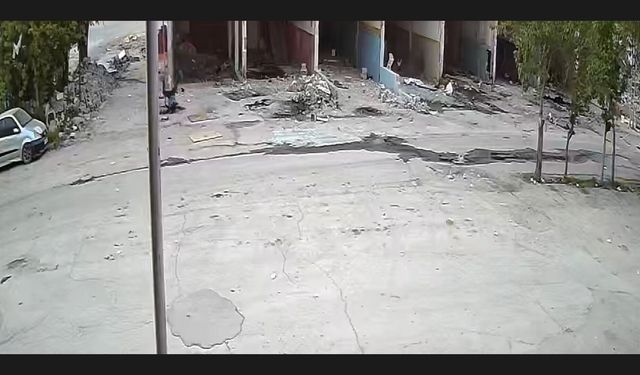 Elektrik direğinden düşüp öldü; olay kamerada