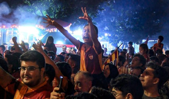 Galatasaray'ın şampiyonluğu Adana'da kutlandı