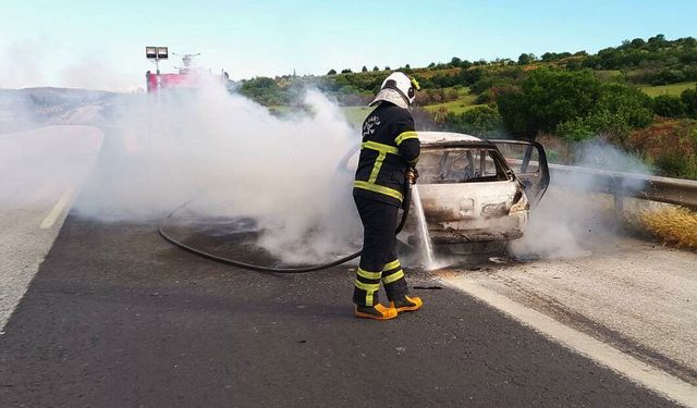 Gaziantep'te seyir halindeki otomobil yandı