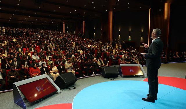 İletişim Başkanı Duran'dan Dezenformasyonla Mücadele Ulusal Gençlik Zirvesi paylaşımı