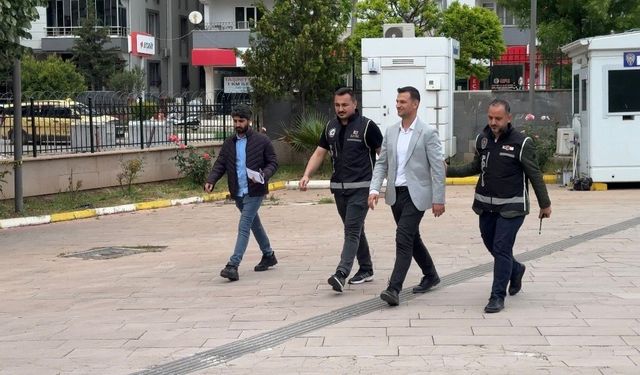 İstanbul merkezli 'rüşvet' soruşturmasında CHP'li il başkanı adliyede