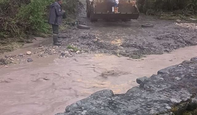 Karabük'te sağanak etkili oldu; mahsur kalan 3 kişi kurtarıldı