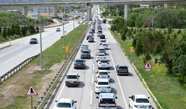 'Kilit kavşak' Kırıkkale'de bayram dönüşü trafiği