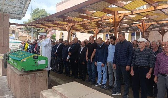 Kiraz ağacından düşüp ölmüştü, toprağa verildi