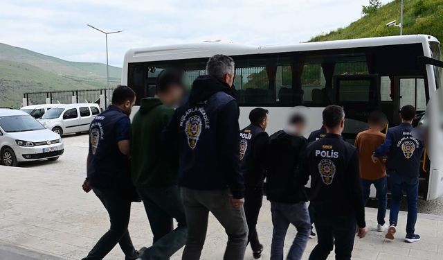 Kırşehir merkezli siber dolandırıcılık operasyonu: 18 tutuklama