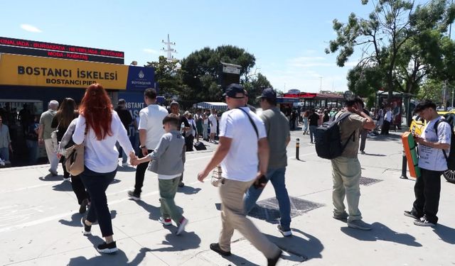 Kurban Bayramı'nı İstanbul'da geçirenler sahillere akın etti