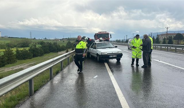 Kütahya'da 3 araçlı zincirleme kaza; 2 yaralı